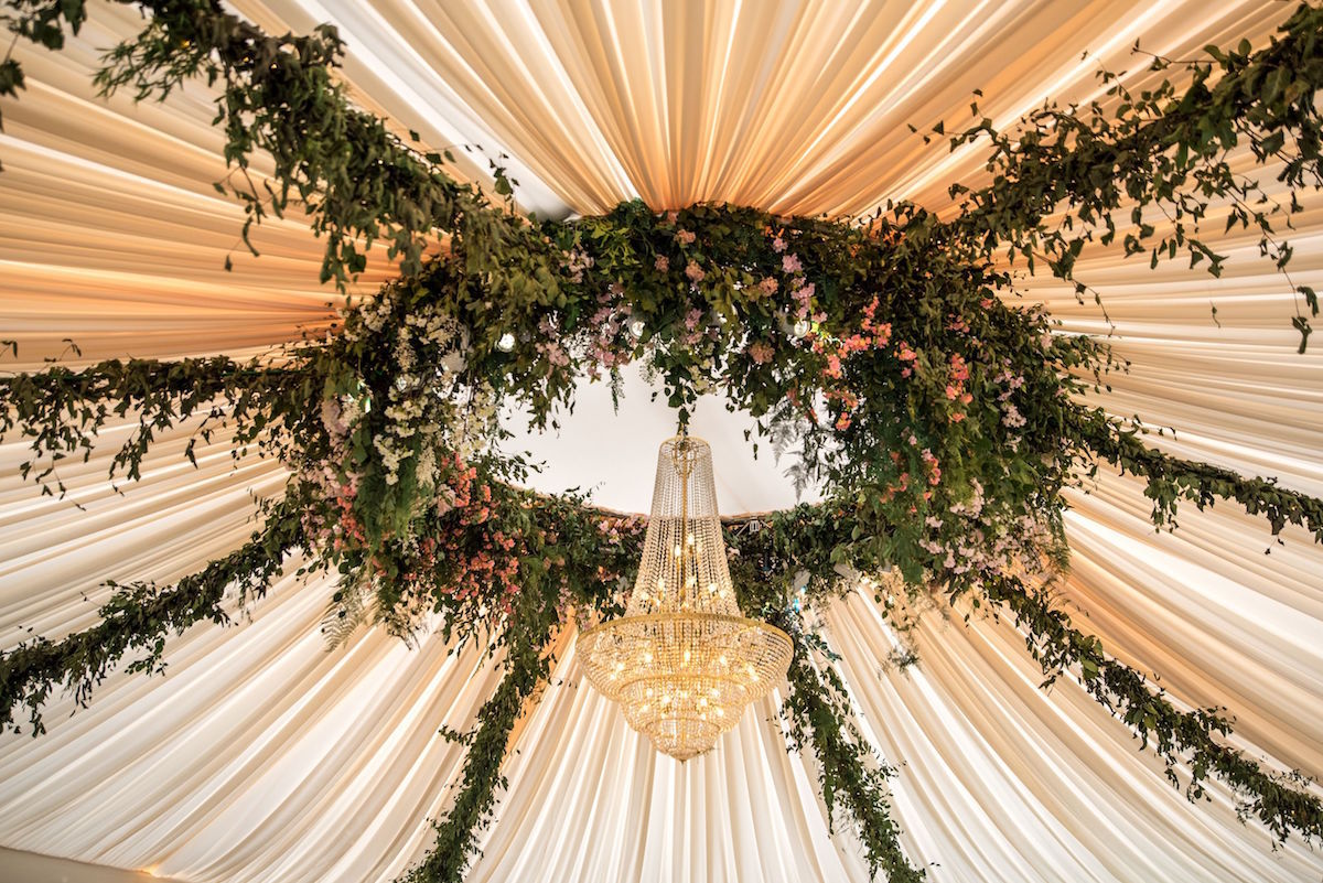 Matrimoni con installazioni sospese: quando il wow arriva… dall’alto!